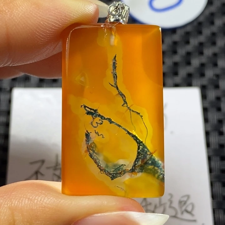 未镶嵌颈饰玛瑙/玉髓淡**月