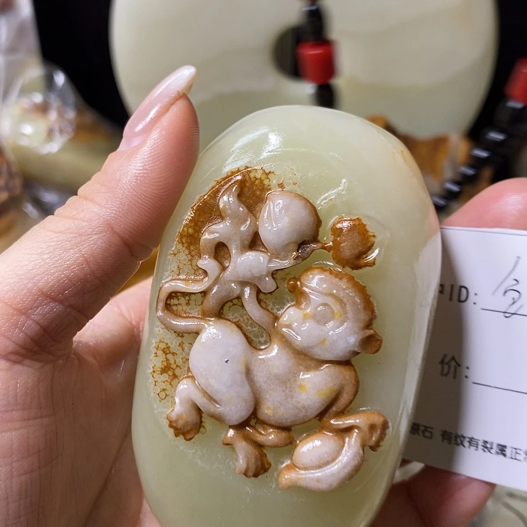 石材鱼***哥古青石手把件