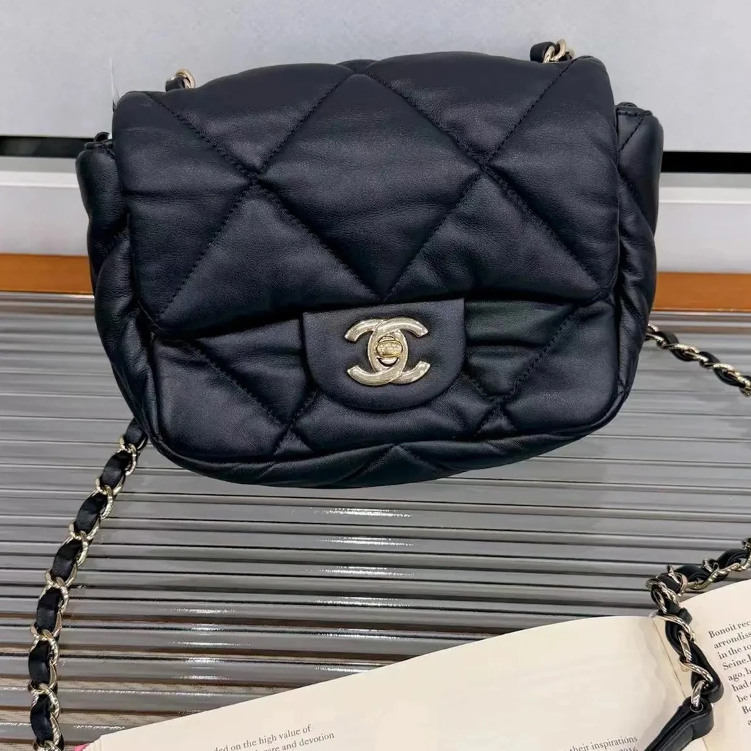 99新 Chanel/香奈儿 95新 chanel   泡芙云朵方胖子  黑金 牛