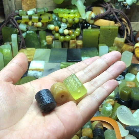 未镶嵌岫玉吊坠虾*