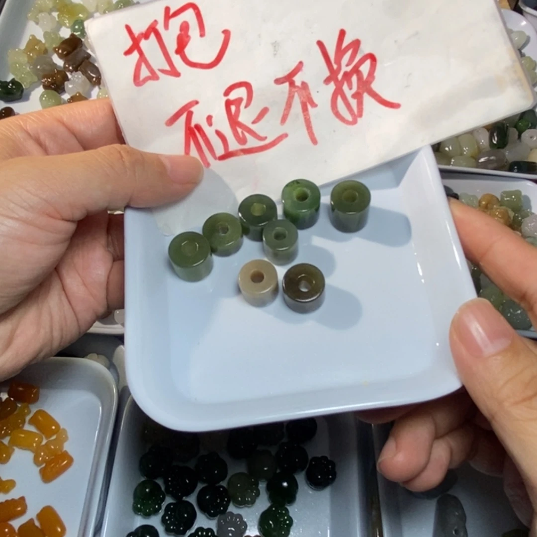 莹***儿和田玉未镶嵌手链不退