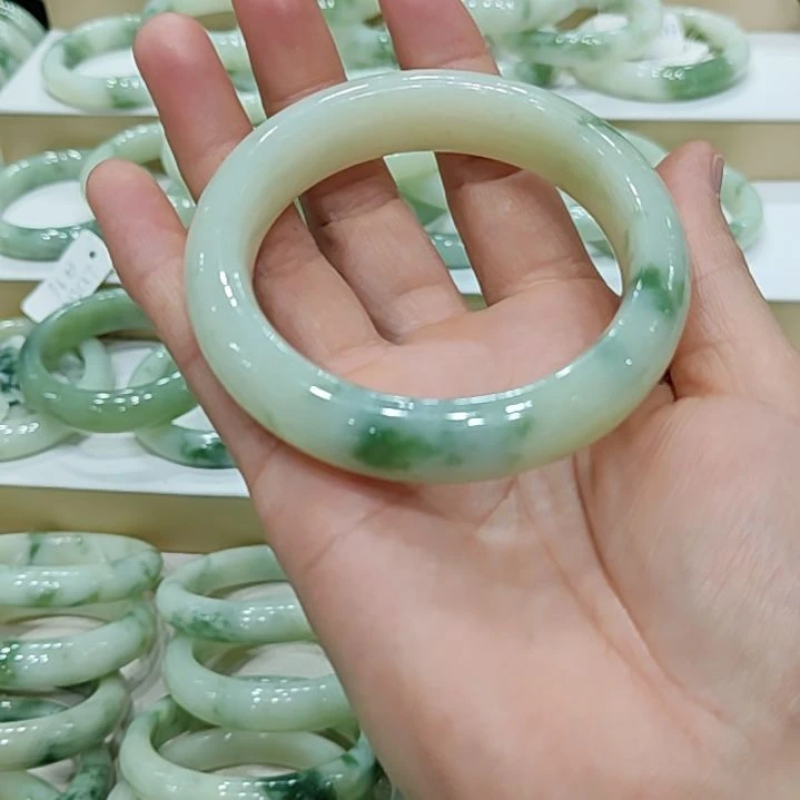 透闪石-蛇纹石玉未镶嵌手镯悟*?