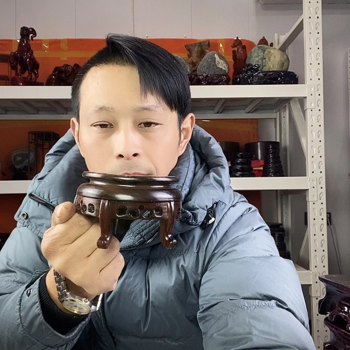 十字绣红木奇石底座马拉丝工艺品