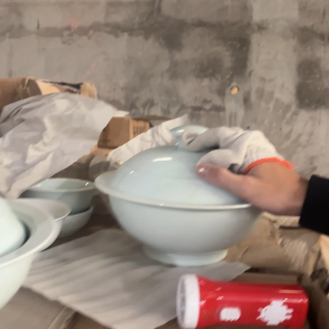 9英寸影青汤煲带盖微瑕1只