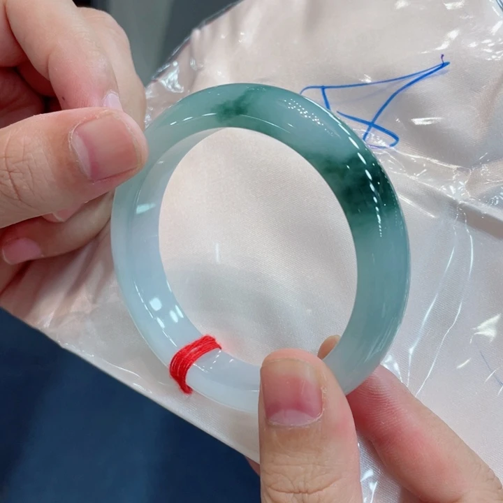 翡翠手镯未镶嵌手镯