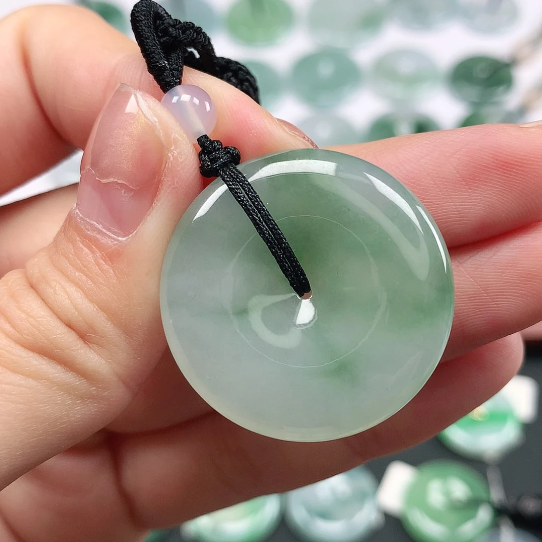 翡翠颈饰未镶嵌平安