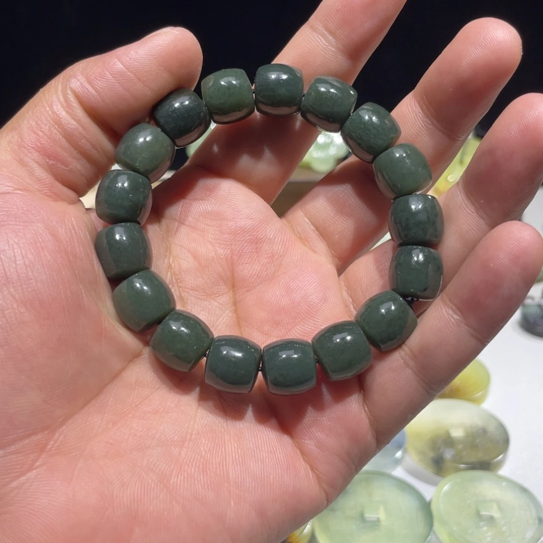 岫玉未镶嵌颈饰手串