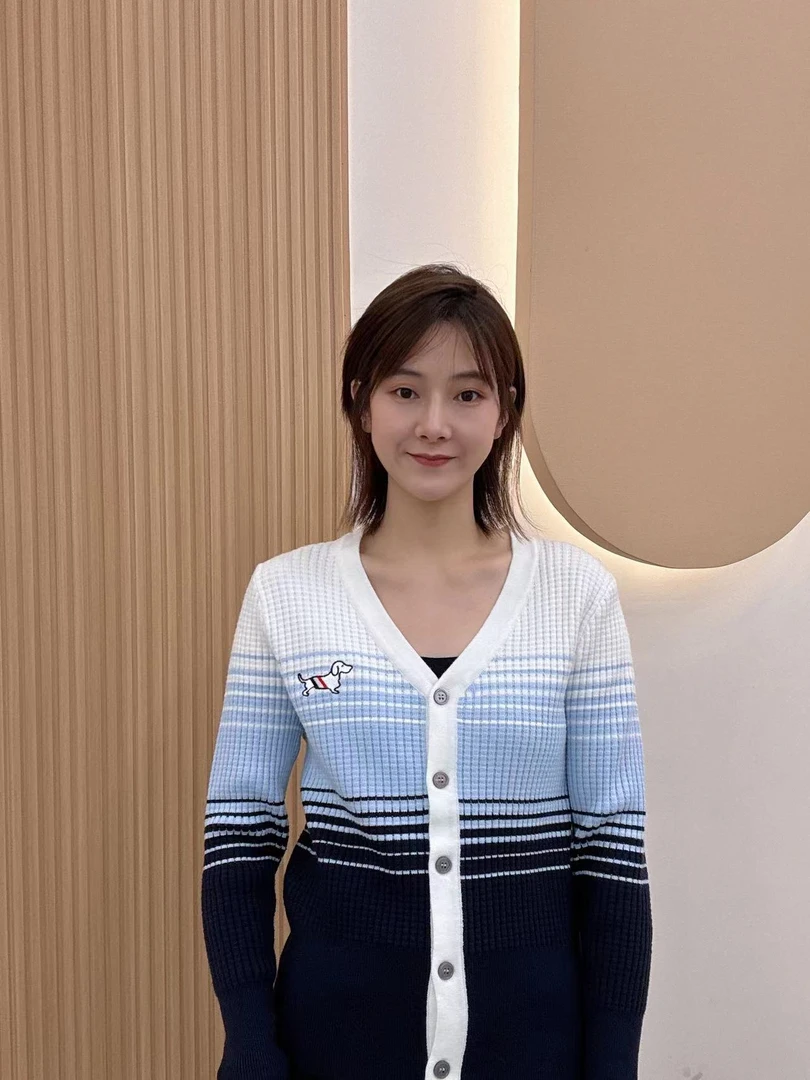 渐变色竹节小狗刺绣收腰修身针织开衫外套6020