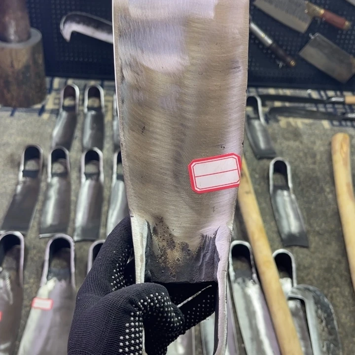 藍***云龙泉手工制作工艺锄头