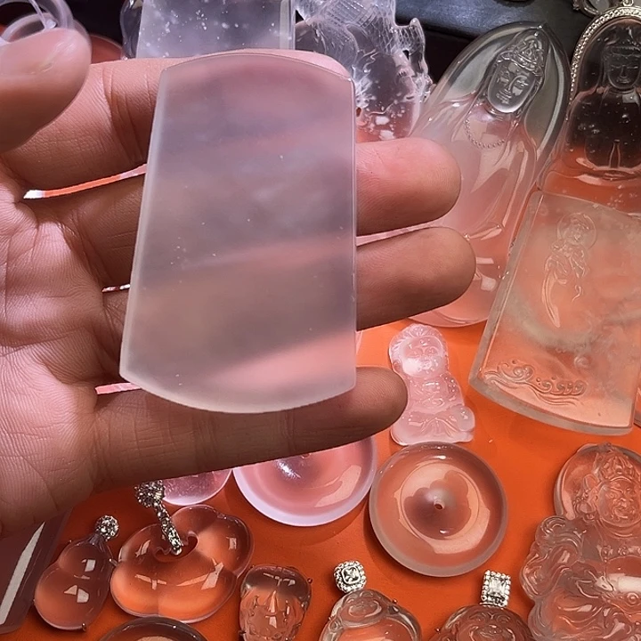 石英质玉未镶嵌颈饰