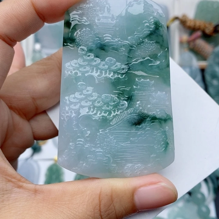 翡翠未镶嵌颈饰山水