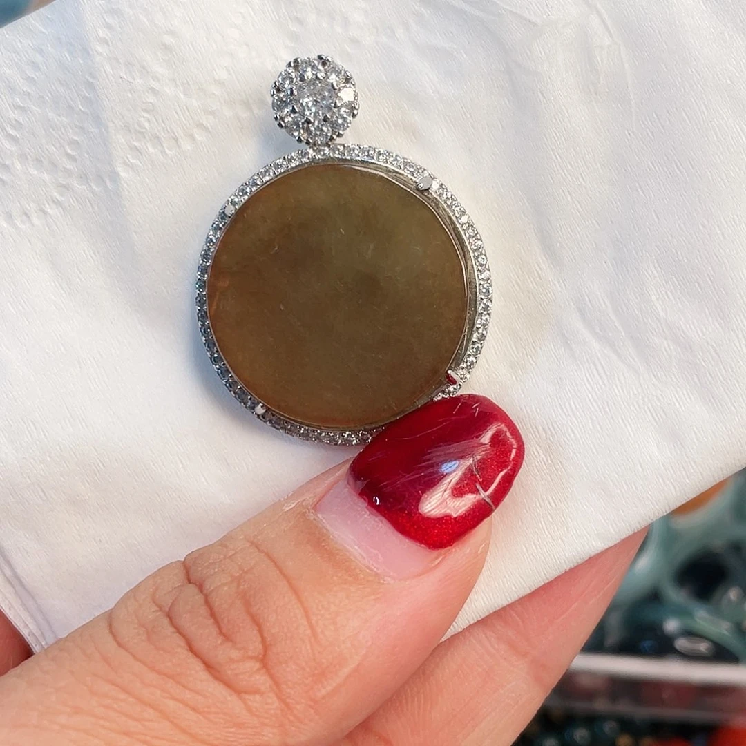 翡翠颈饰未镶嵌翡翠