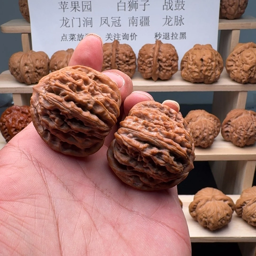 K***a吊坠文玩核桃楼子