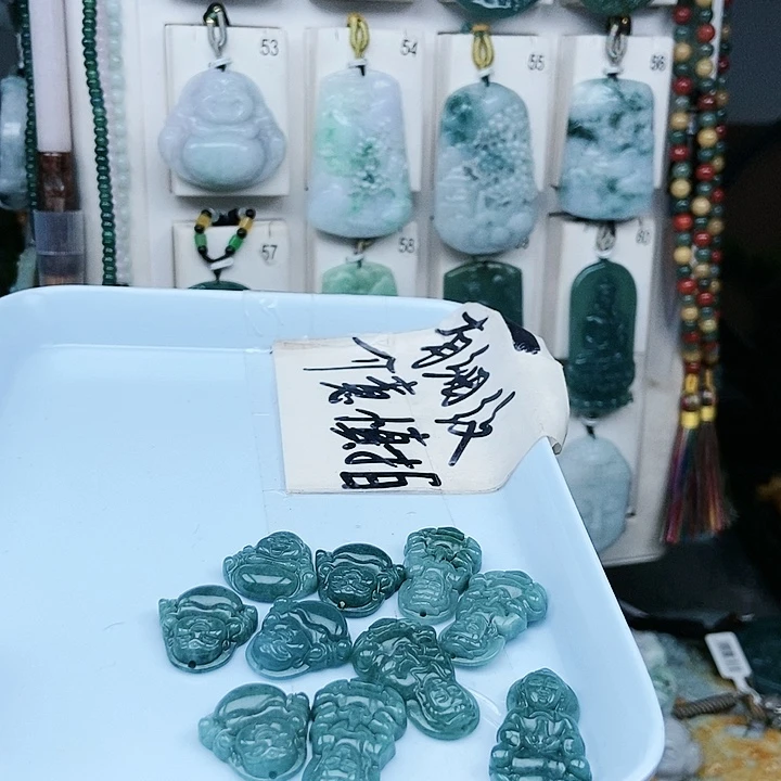 颈饰足铂镶嵌翡翠翡翠