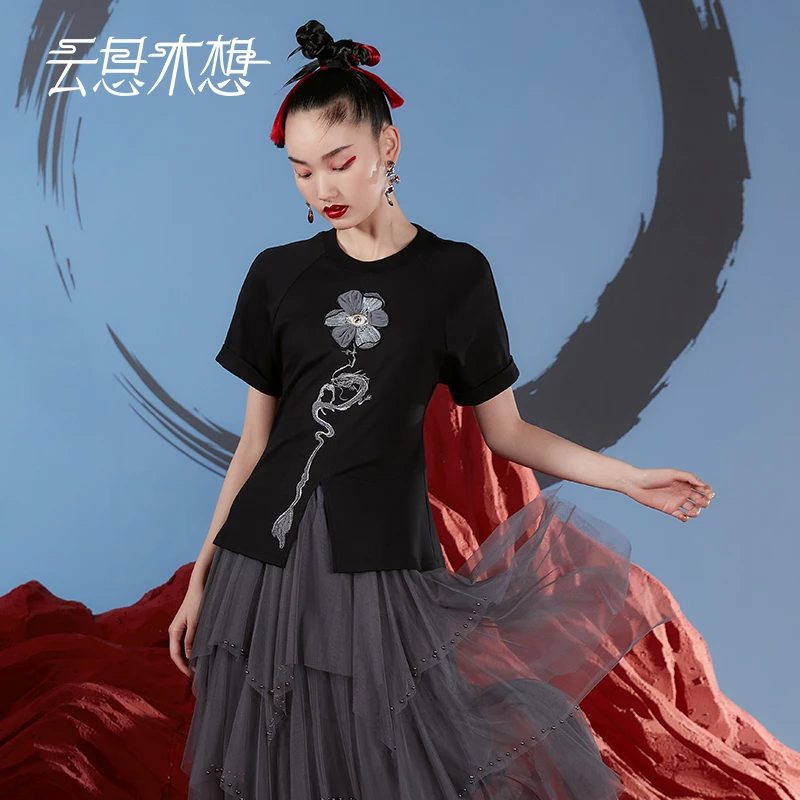 云思木想2023夏季新款绣花开叉设计圆领时尚百搭T恤10453