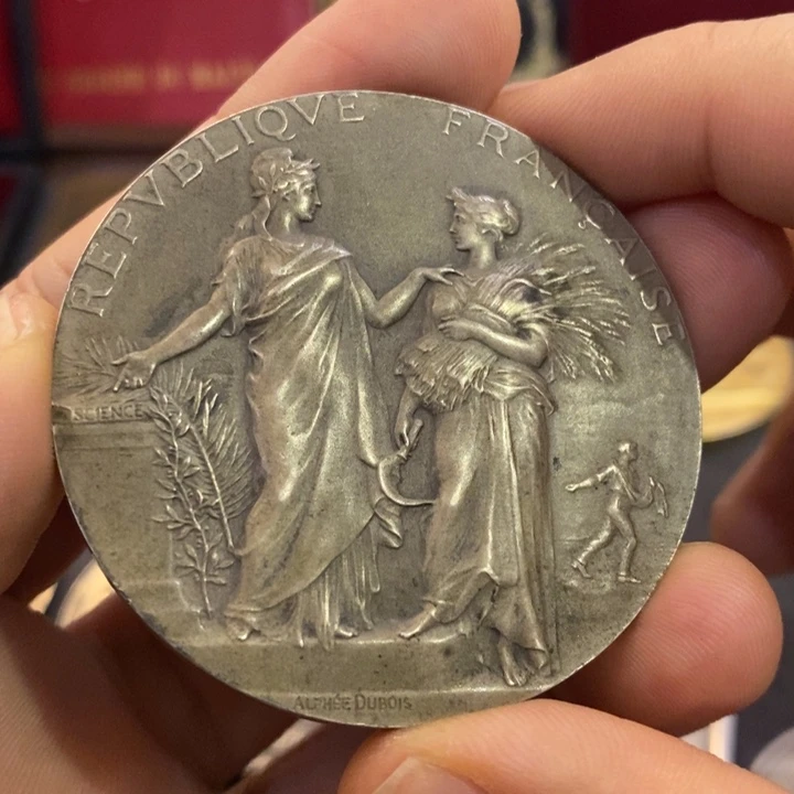 ³***风银Ag900如图一个纪念银章