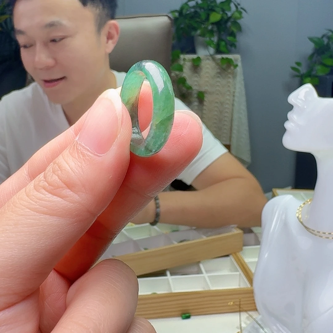 翡翠未镶嵌戒指天然纹