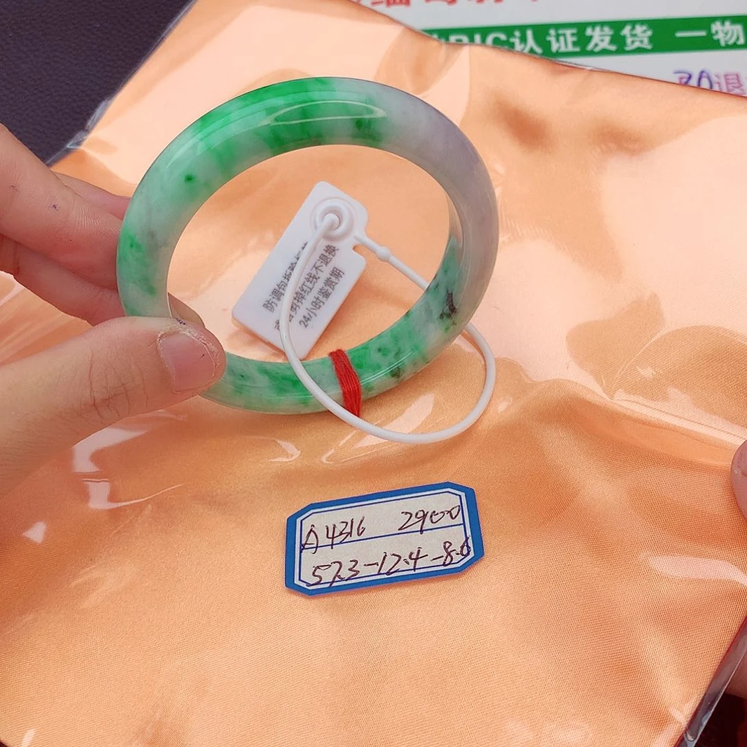 翡翠手镯未镶嵌我
