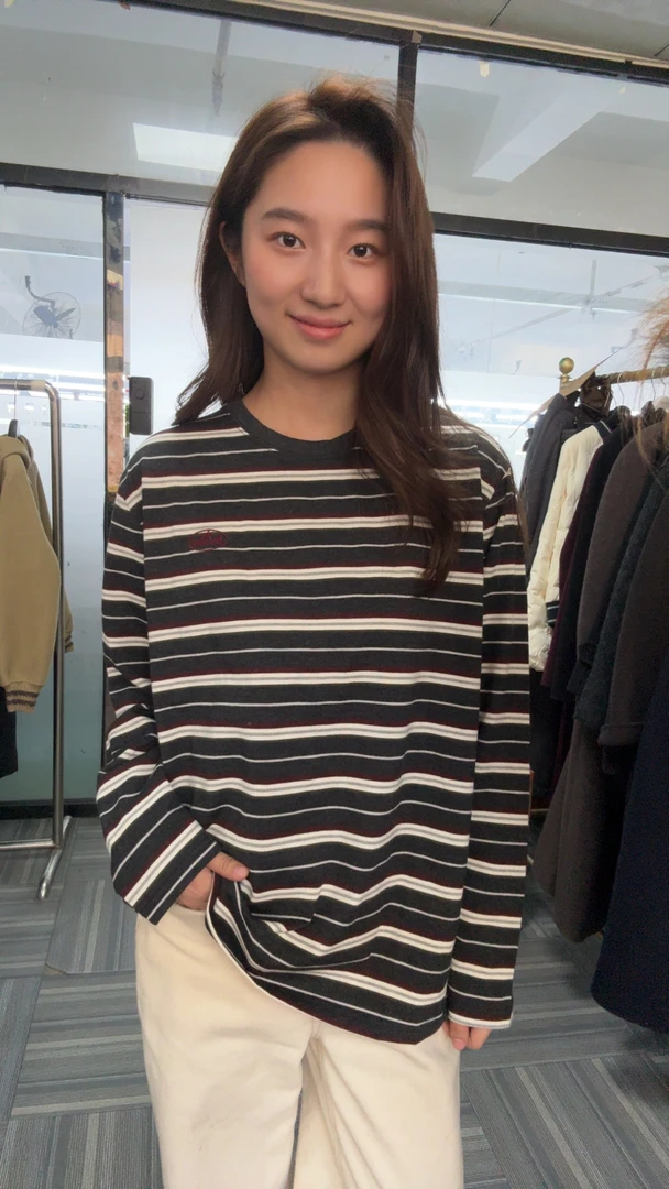 秋老板 时尚条纹长袖T恤070