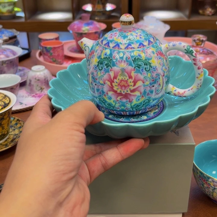 瓷片花花绿绿地在火山直播分享