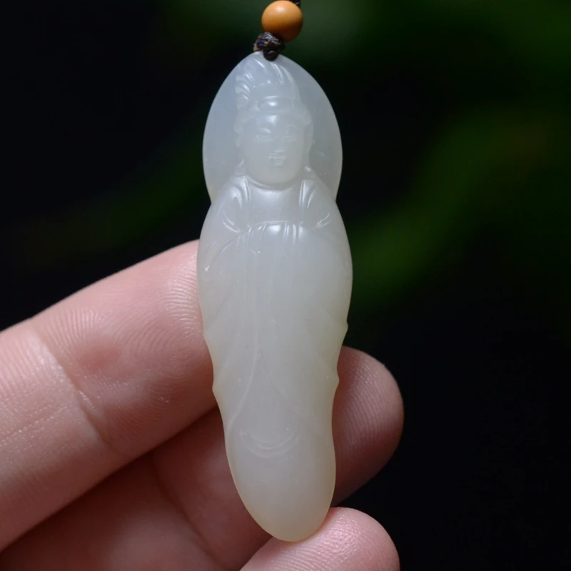 9.4g 新疆和田洒金皮高密油糯白玉籽料观音挂件