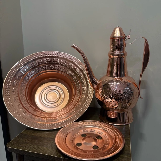 浮雕金属长嘴水壶