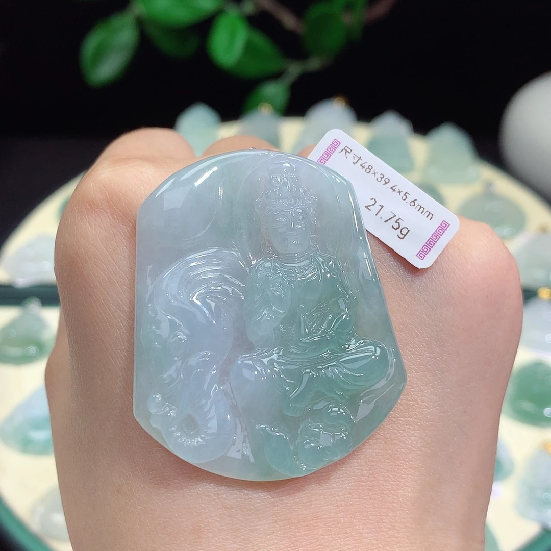 翡翠未镶嵌颈饰普贤菩萨