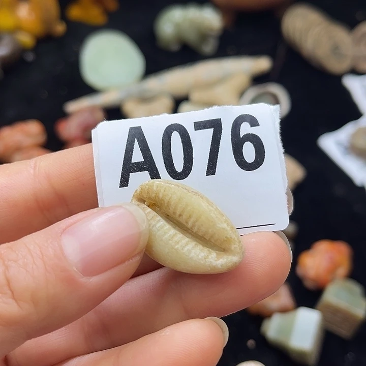 蛇纹石玉未镶嵌挂件