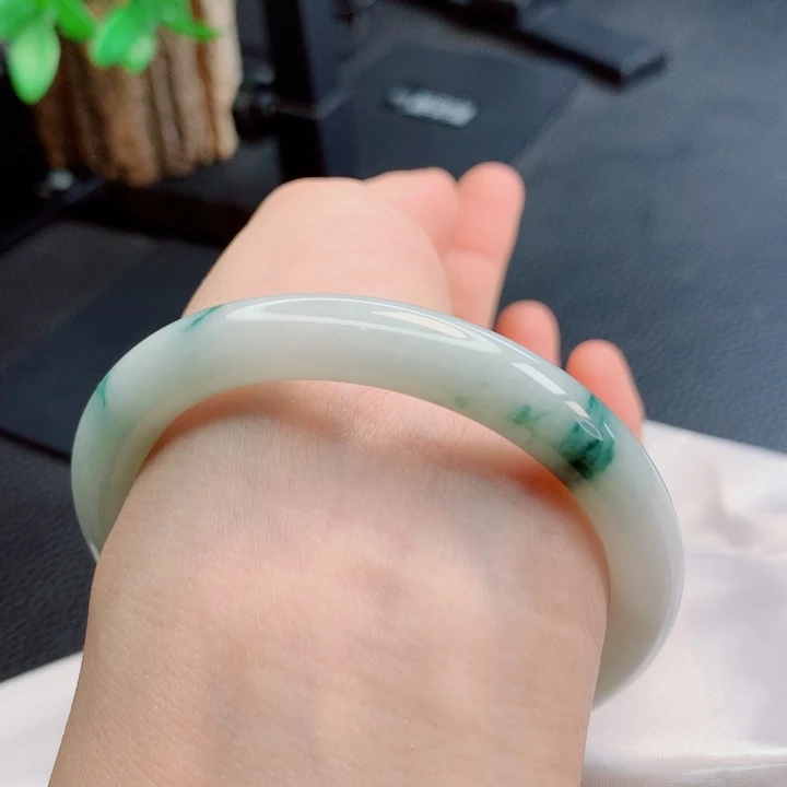 翡翠未镶嵌手镯（圆镯）57圈口