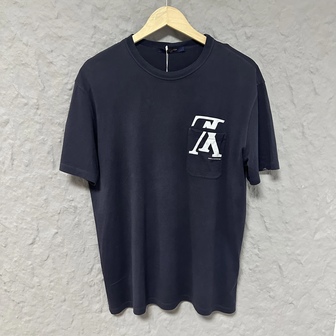 99新 LouisVuitton/路易威登 经典简约大logo口袋短袖 L码 md1207