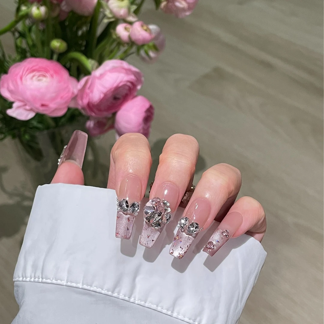 【桃花运】东洲手工穿戴甲实拍爆闪碎钻猫眼显白春季高级美甲