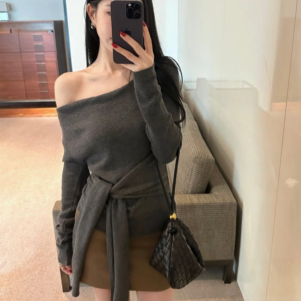 【升级】不规则收腰绑带针织衫女秋季软糯内搭毛衣设计感斜肩露肩