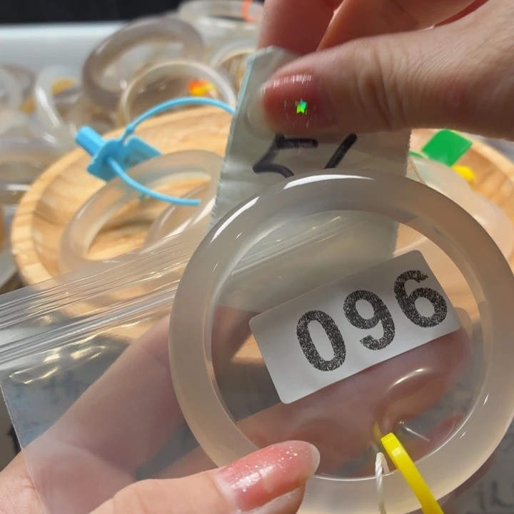 5***5玛瑙/玉髓未镶嵌手镯