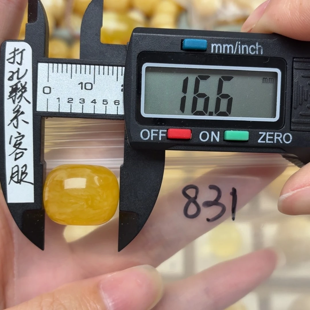 闲***鹤未镶嵌蜜蜡裸石蜜蜡