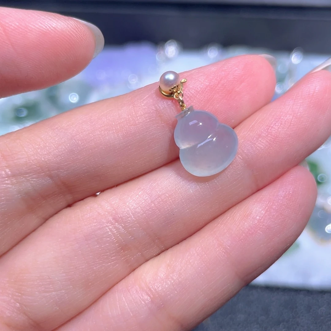 翡翠18K金镶嵌颈饰翡翠