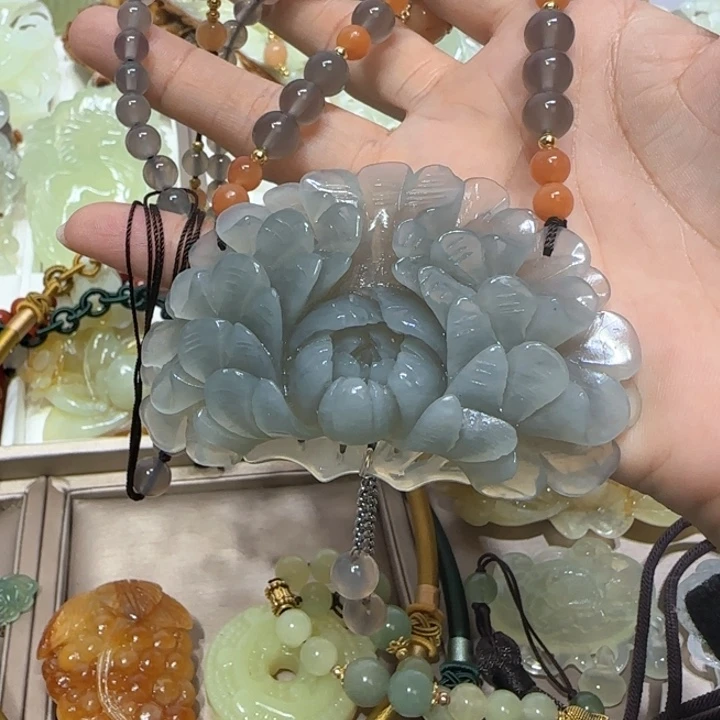 蛇纹石玉吊坠未镶嵌