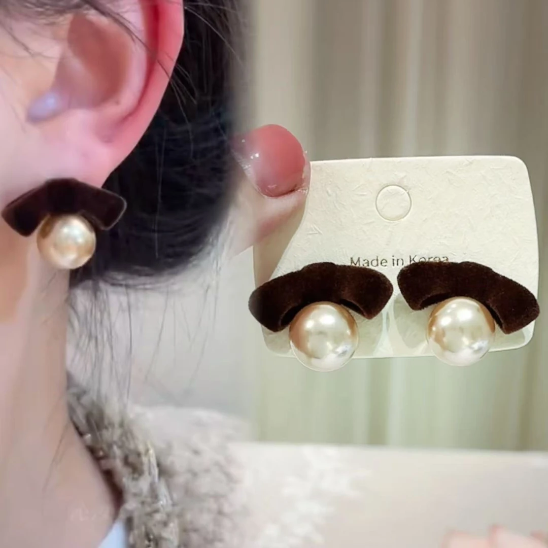 铜合金耳饰 秋冬棕咖色植绒蝴蝶结珠珠小香风耳饰耳环 S24