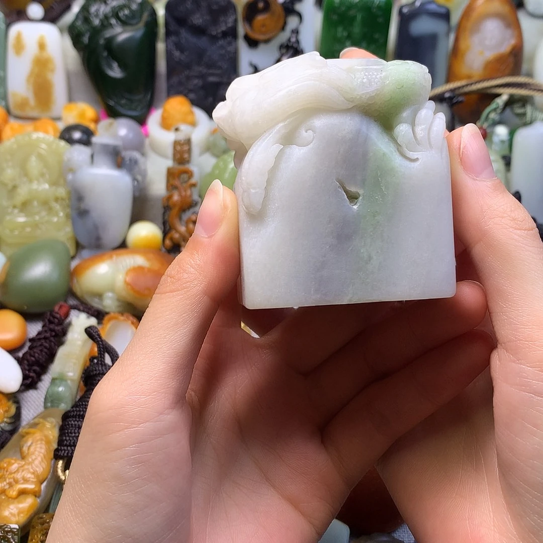未镶嵌和田玉摆件
