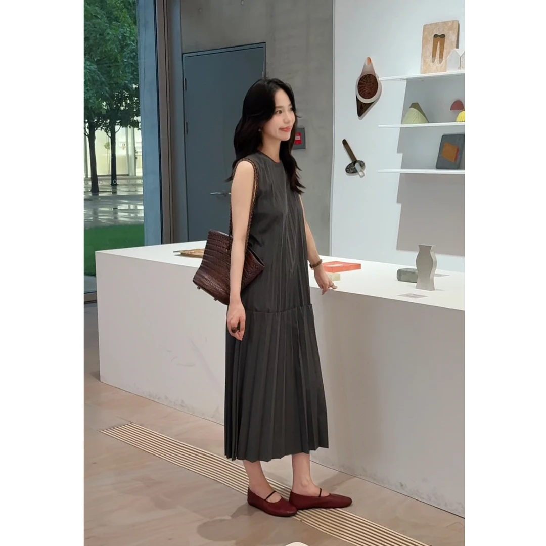 FAR ZOOM 无袖风琴百褶连衣裙