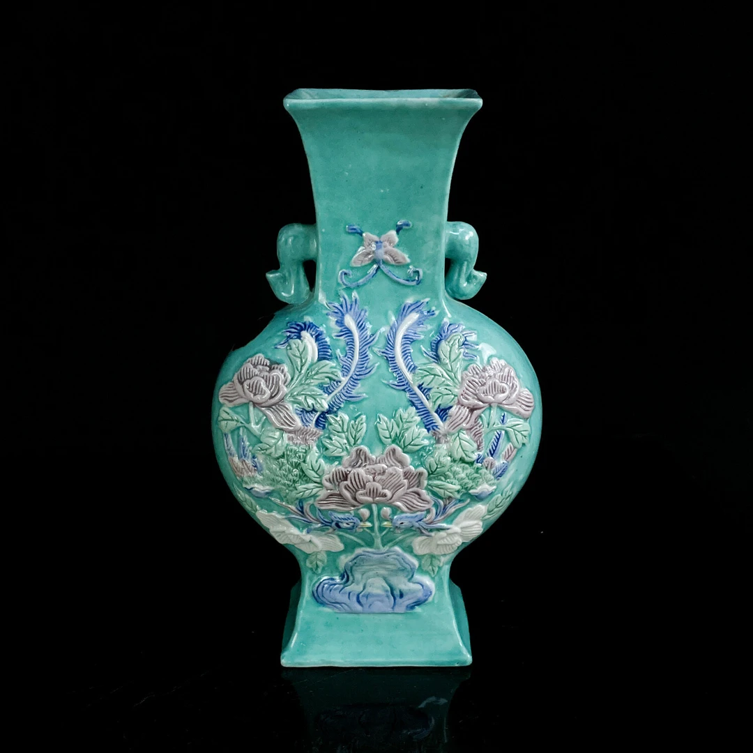 M25J6001A86 - 民国松石绿地瓷雕粉彩花卉纹象耳瓶/文物/绣花张