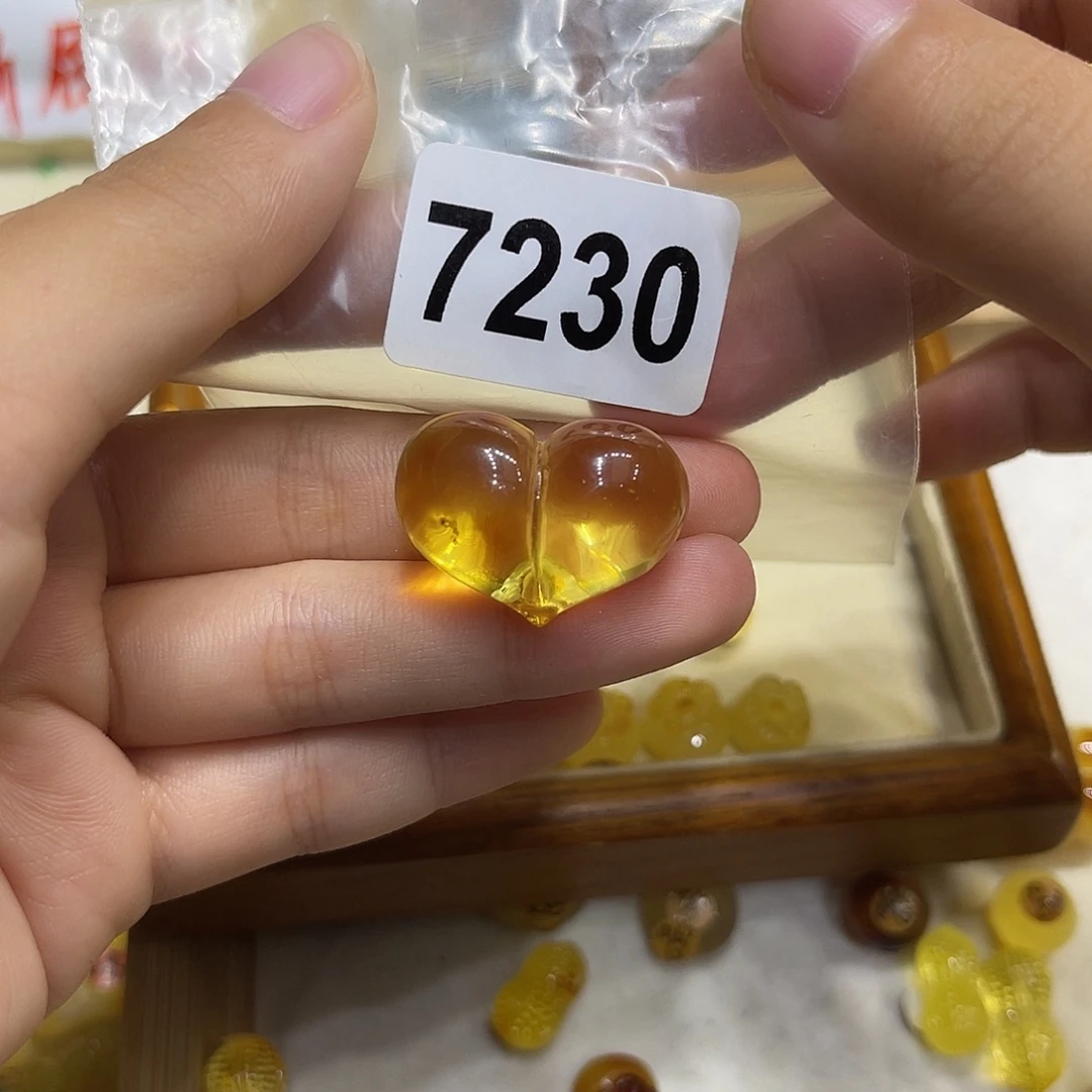 琥珀未镶嵌珠宝奇石