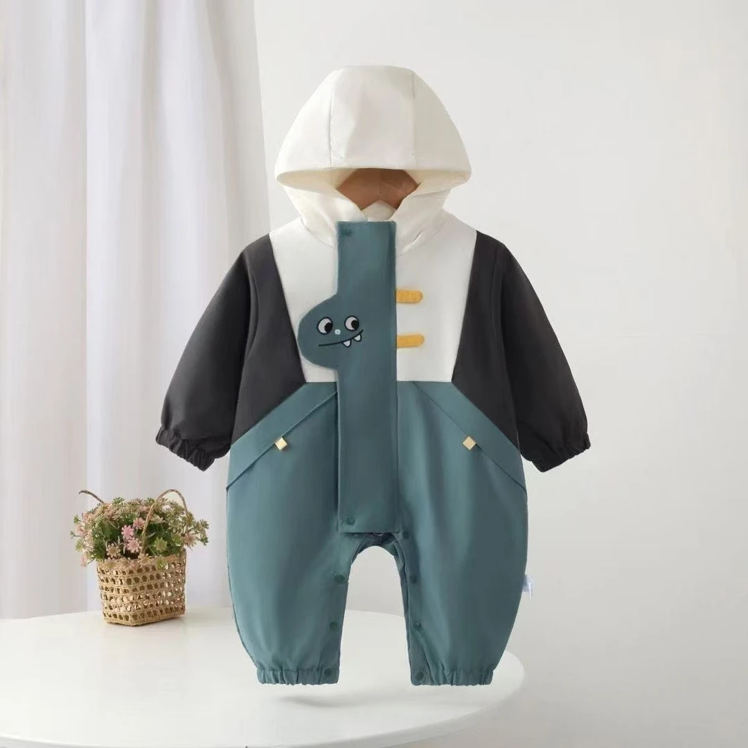 春秋款婴儿连体衣服男宝宝小月龄冲锋衣双层超萌卡通外出哈衣爬服