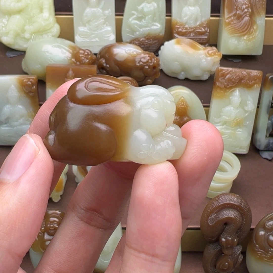 平***乐和田玉（糖玉）未镶嵌颈饰