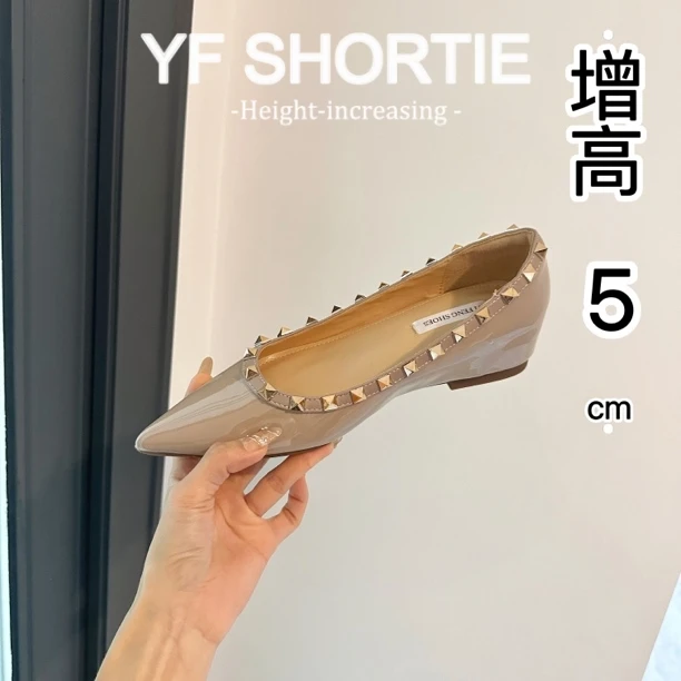 铆钉浅口单鞋女款2024新款百搭舒适软底尖头漆面内增高鞋平底单鞋