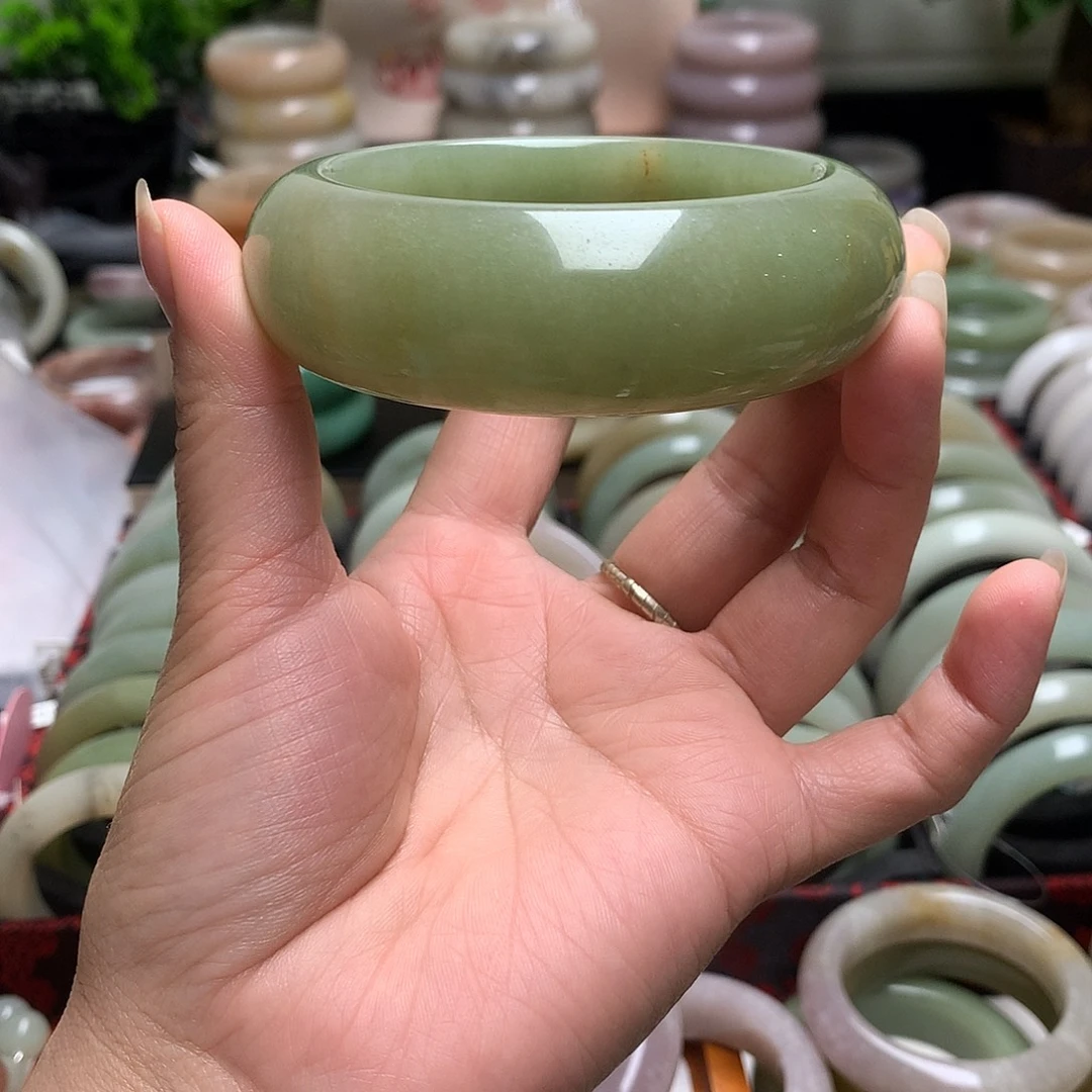 小***爱石英质玉未镶嵌手镯