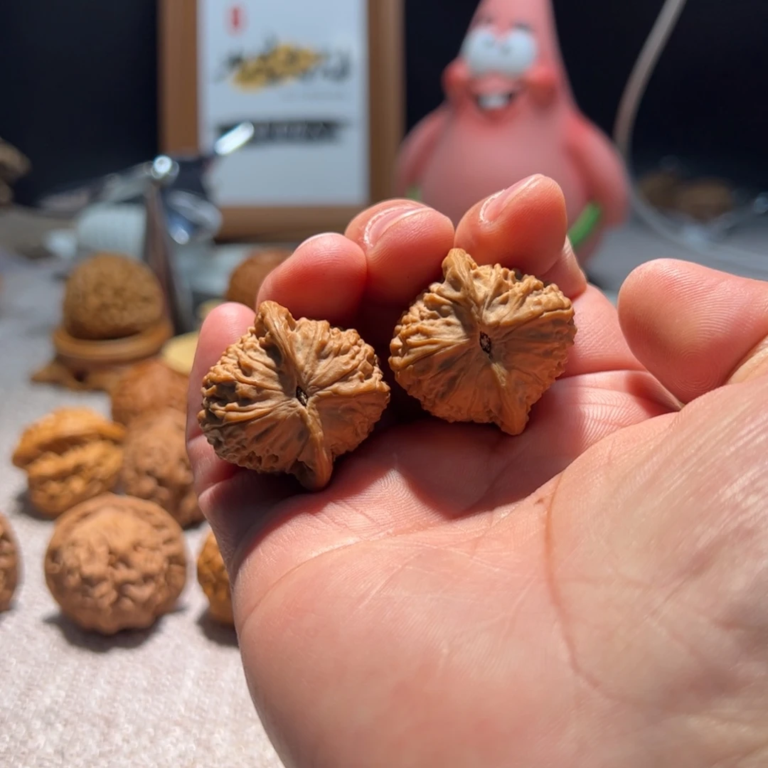 文玩核桃把件?**?全品32七步沟