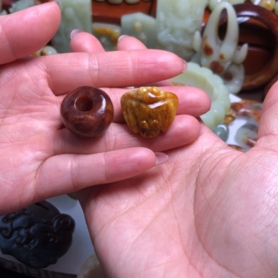吊坠(不含链)未镶嵌岫岩河磨玉（透闪石质玉）天**淡