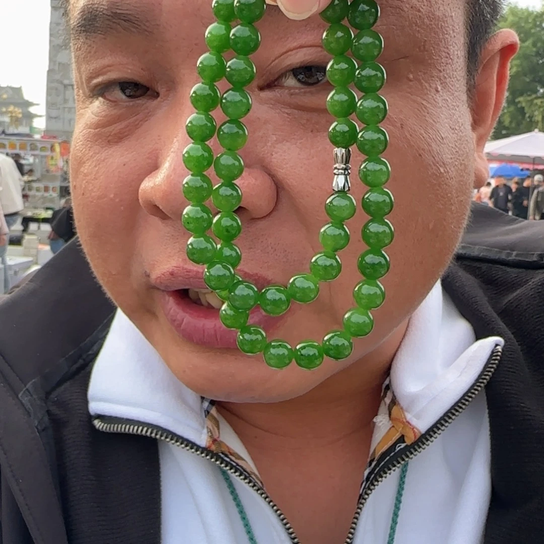 和田玉未镶嵌颈饰俄碧纯天然冰胶鲜阳绿卡8