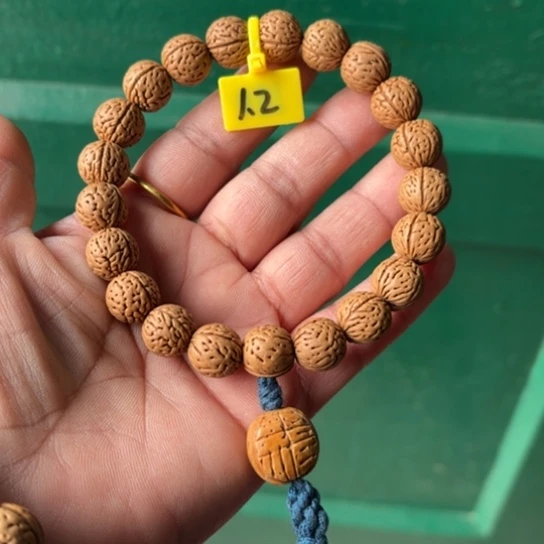 边***赚木质野生桃核手串