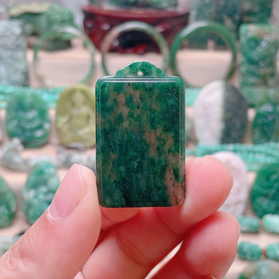 独山玉未镶嵌颈饰